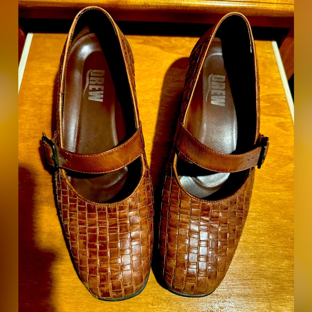 Comfortable Leather Loafers (size 7W)